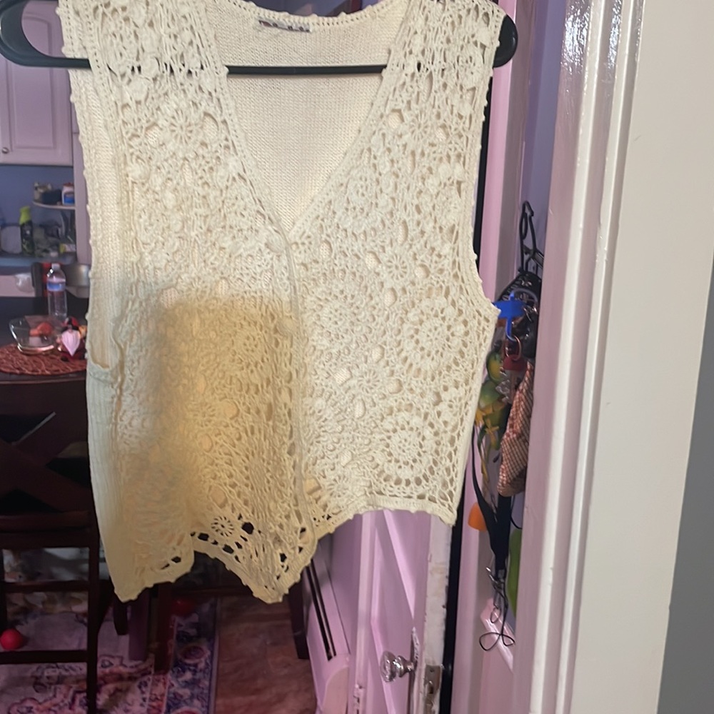 Crocheted vest - Picture 4 of 4